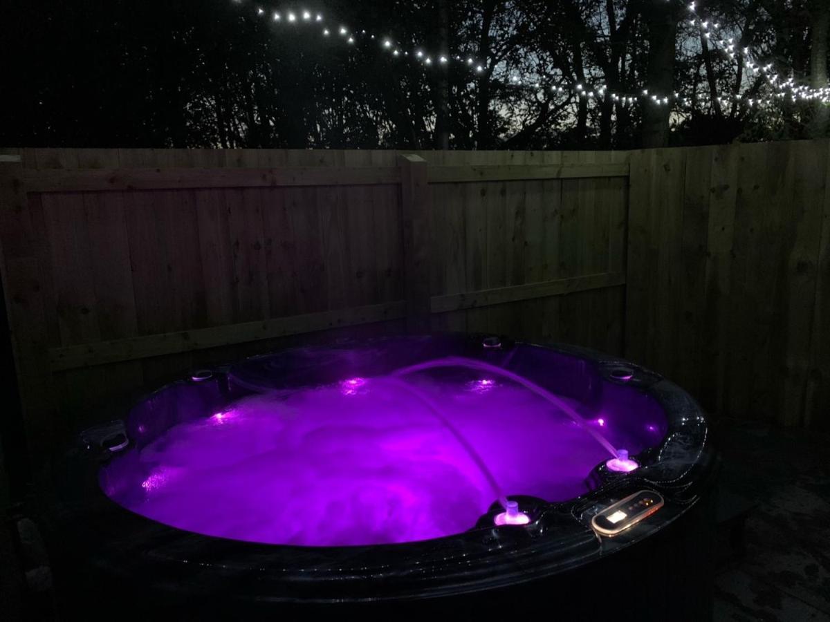 Lola Lodge - Luxury Hot Tub Retreat Newton on the Moor المظهر الخارجي الصورة