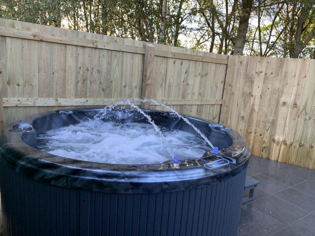 Lola Lodge - Luxury Hot Tub Retreat Newton on the Moor المظهر الخارجي الصورة