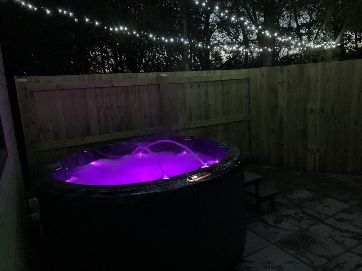 Lola Lodge - Luxury Hot Tub Retreat Newton on the Moor المظهر الخارجي الصورة