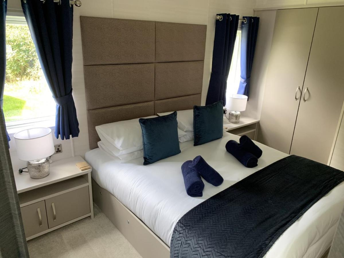 Lola Lodge - Luxury Hot Tub Retreat Newton on the Moor المظهر الخارجي الصورة