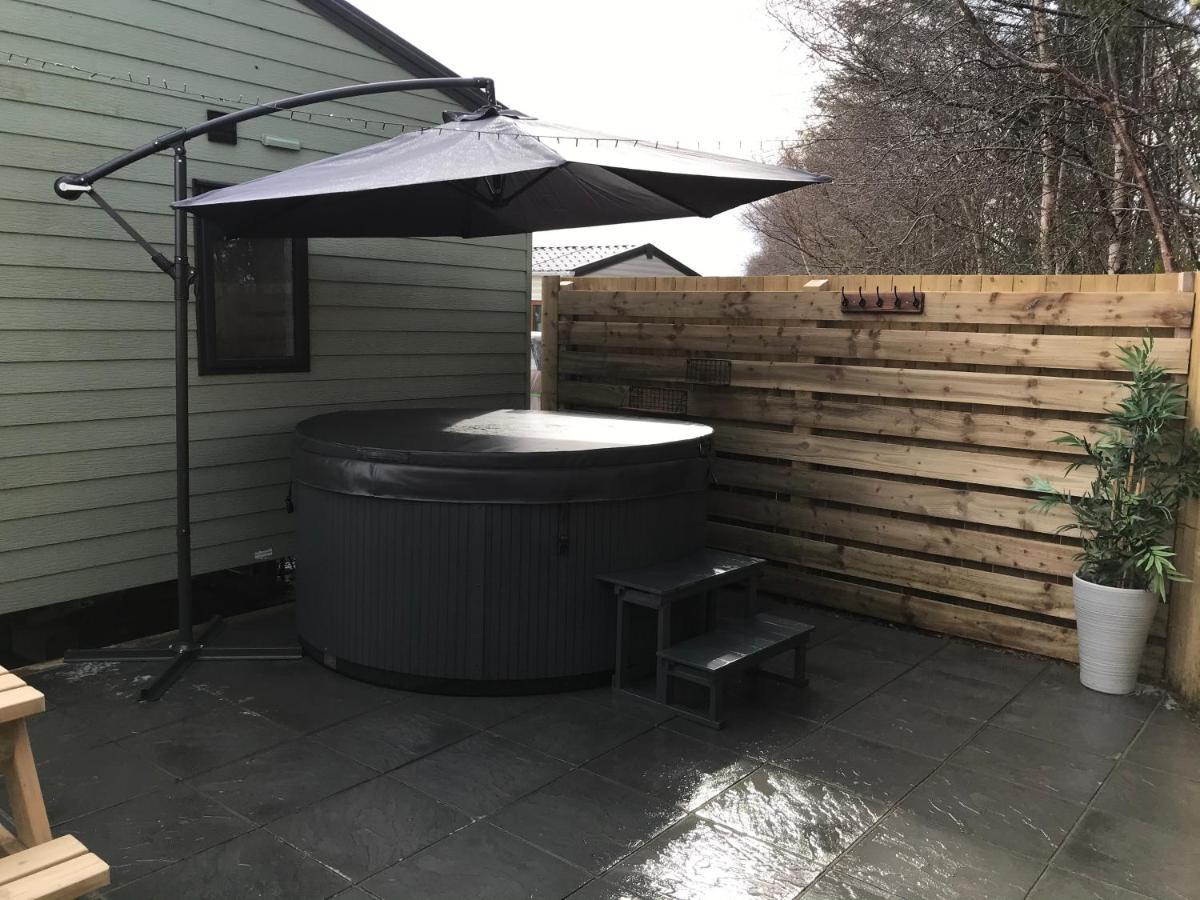 Lola Lodge - Luxury Hot Tub Retreat Newton on the Moor المظهر الخارجي الصورة